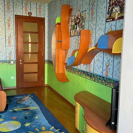 Spacious 4-bedroom Near Center & Arcadia Appartement