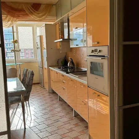 Apartment Spacious 4-bedroom Near Center & Arcadia Odessa