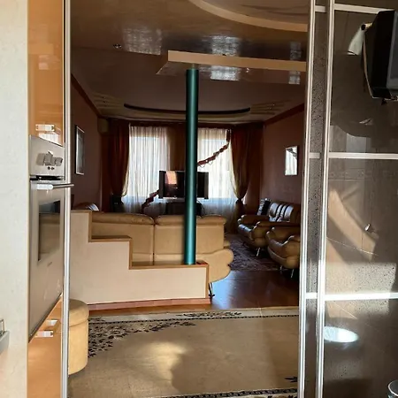 Spacious 4-bedroom Near Center & Arcadia *